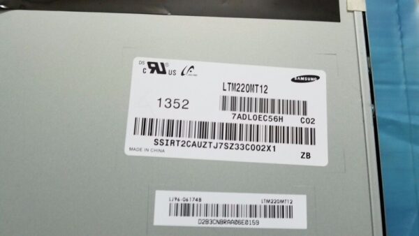 The back of a LCD Panel 22", LTM220MT12, Samsung, for PAD22AOESXP-12, WMS laptop with a label on it.