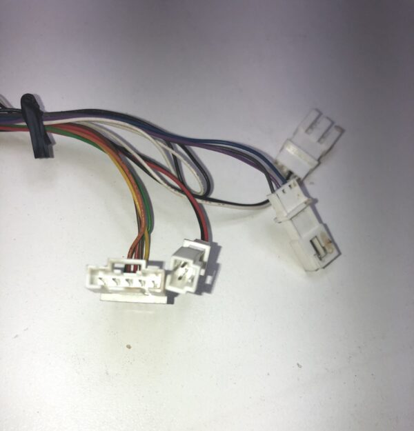 A JCM Cable for WBA and UBA Bill acceptor, fits Aristocrat Games, GETT Part BV161, for a car with two wires on it.